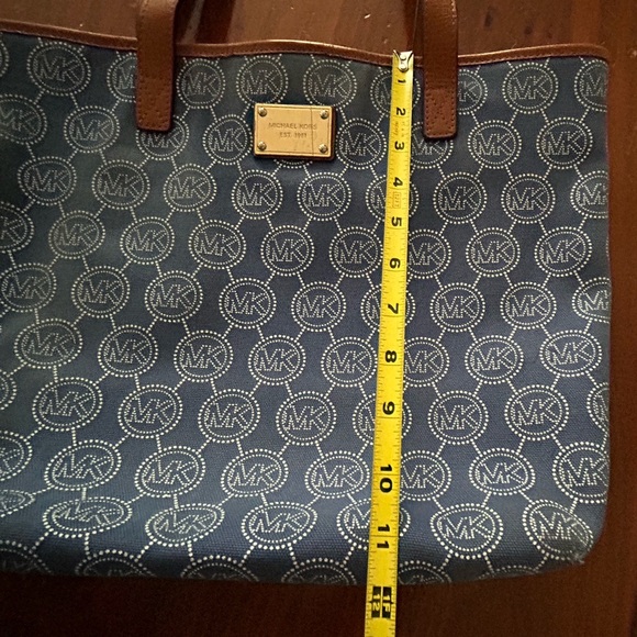 Michael Kors Purse - Picture 9 of 9